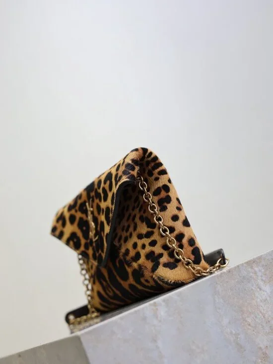 Saint Laurent leopard print envelope chain bag - Picture 5 of 9